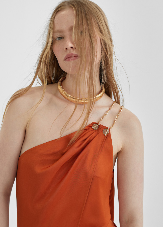 Langes asymmetrisches Kleid