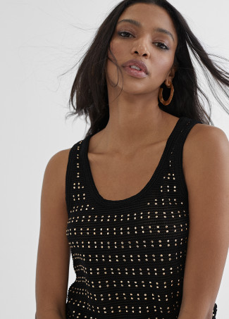 Top avec pièces métalliques