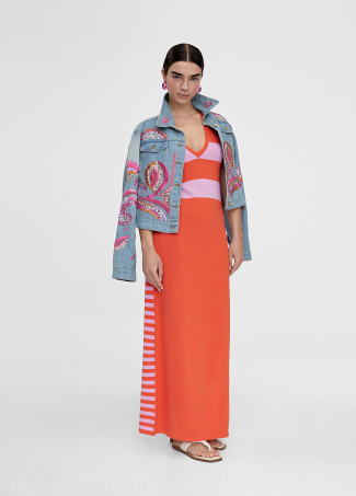 Langes Kleid aus Strick