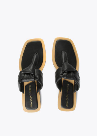 Flache Zehenstegsandalen