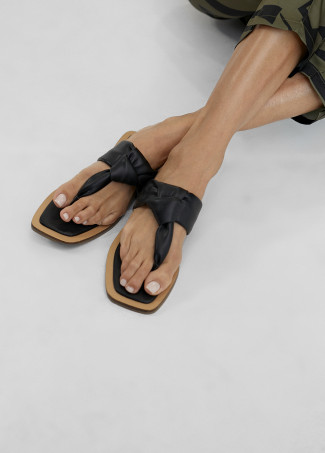 Sandales entre-doigts