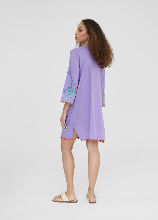 Caftan corto con bordado