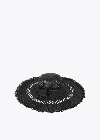 Pamela con flecos y logo