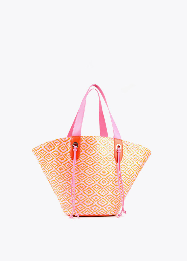 Two-tone basket-style tote bag
