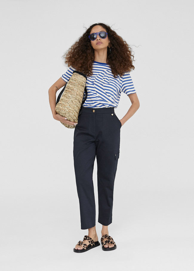 Trousers with side pockets