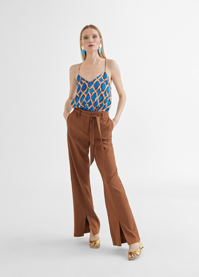Trousers with belt and slits