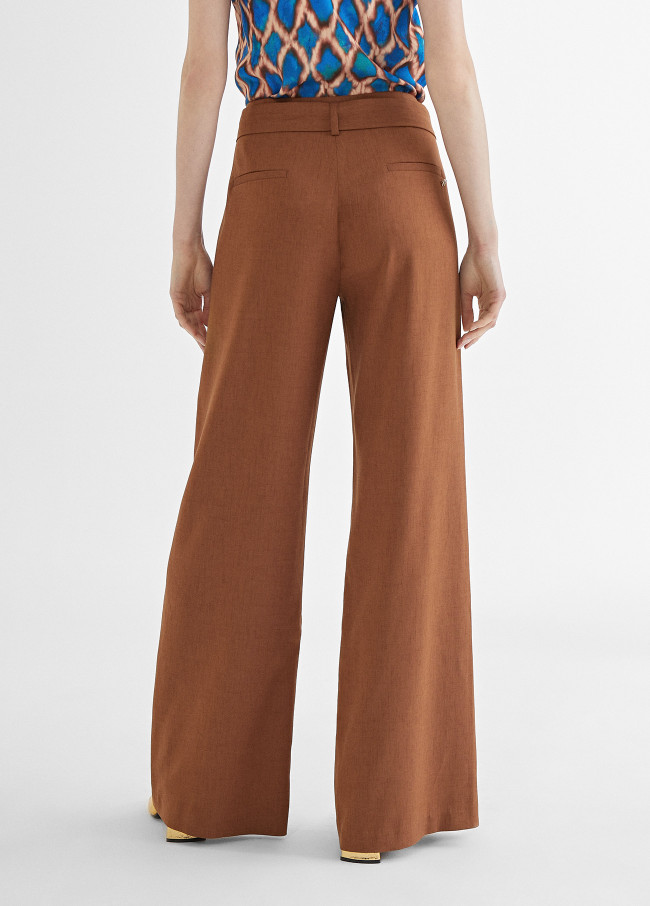 Trousers with belt and slits