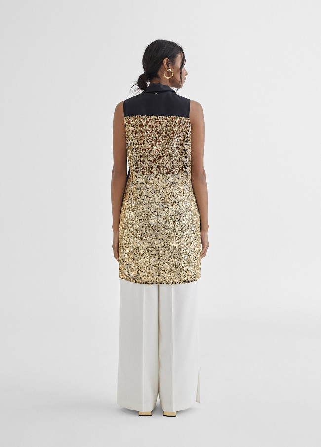 Long shirt with back embroidery