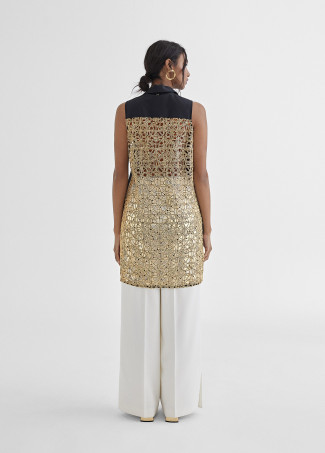 Long shirt with back embroidery