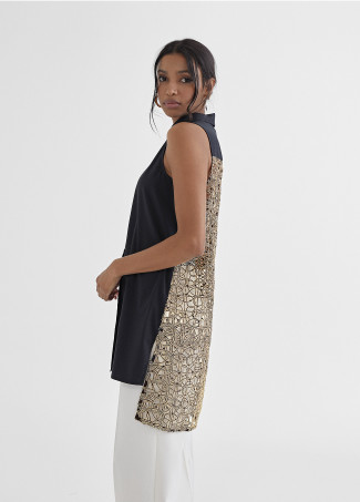 Long shirt with back embroidery