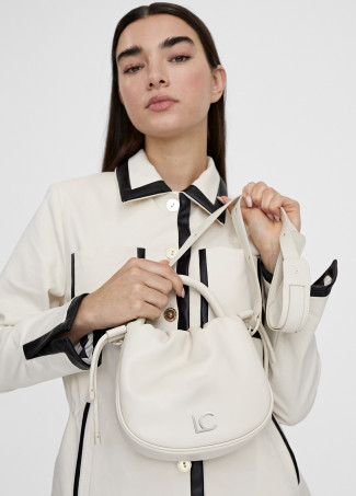 Bolso bandolera con logo