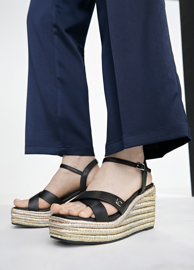 Sandali con zeppa lamé