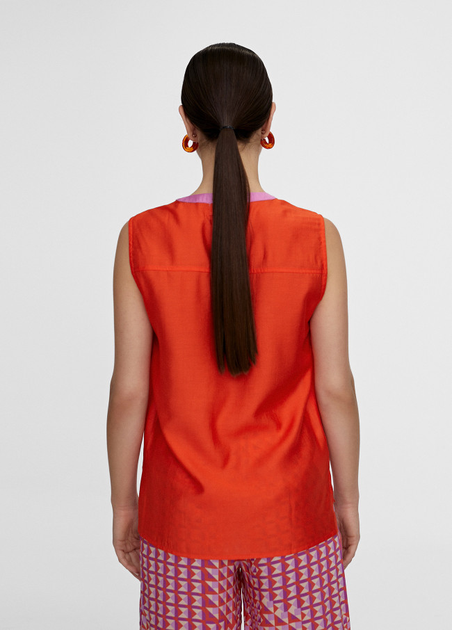 Two-tone top with vents