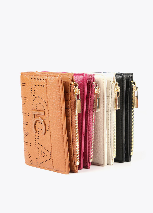 Kleine Brieftasche mit Stanzmuster