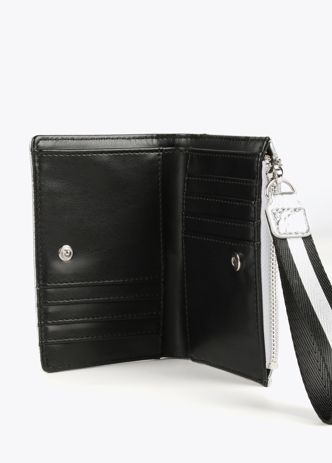 Small metallic wallet