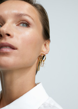 Boucles d’oreilles asymétriques