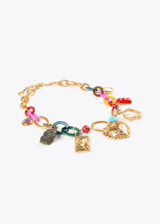 Collier coloré avec charms