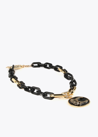 Collar con medallón