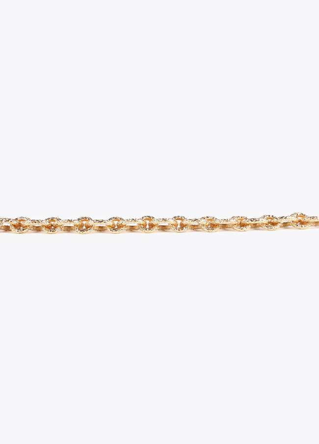 Goldfarbene Choker-Halskette mit Textur