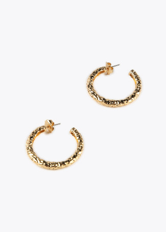 Pendientes dorados con textura