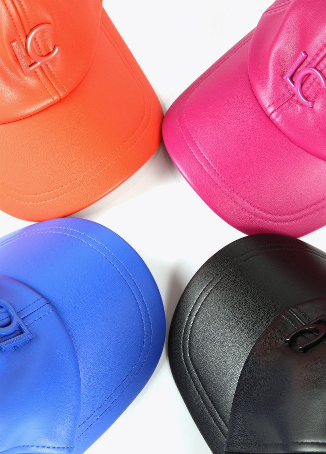 Cappello effetto pelle