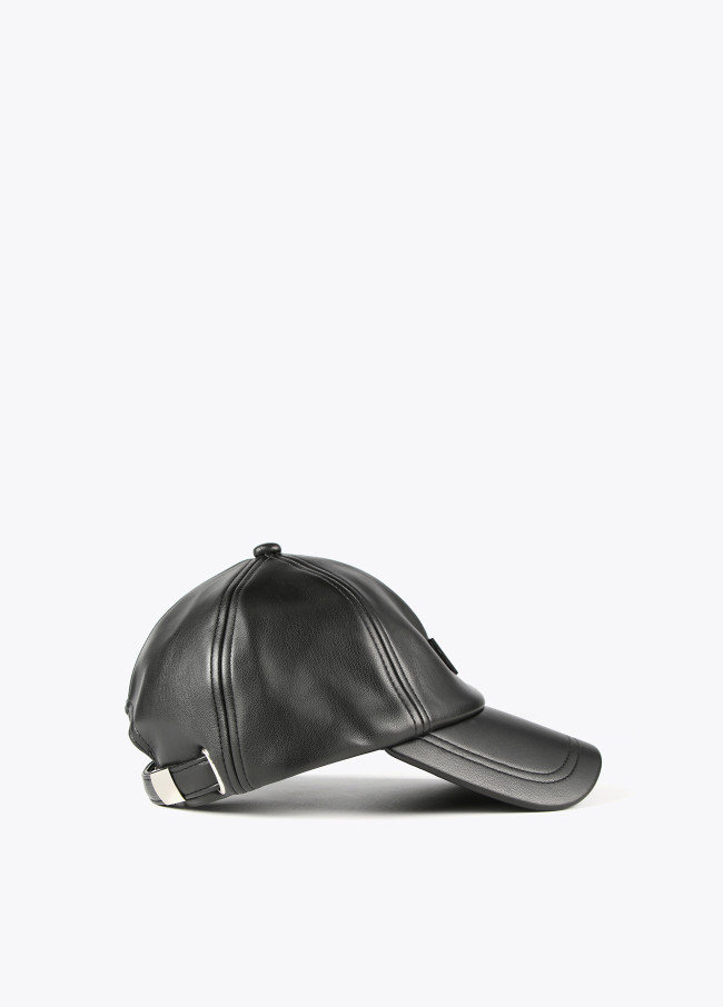 Cappello effetto pelle