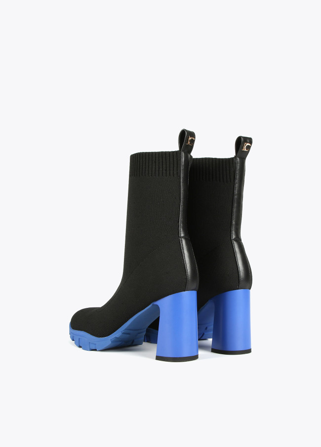 Botins-meia com sola dentada