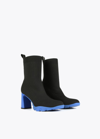 Botins-meia com sola dentada