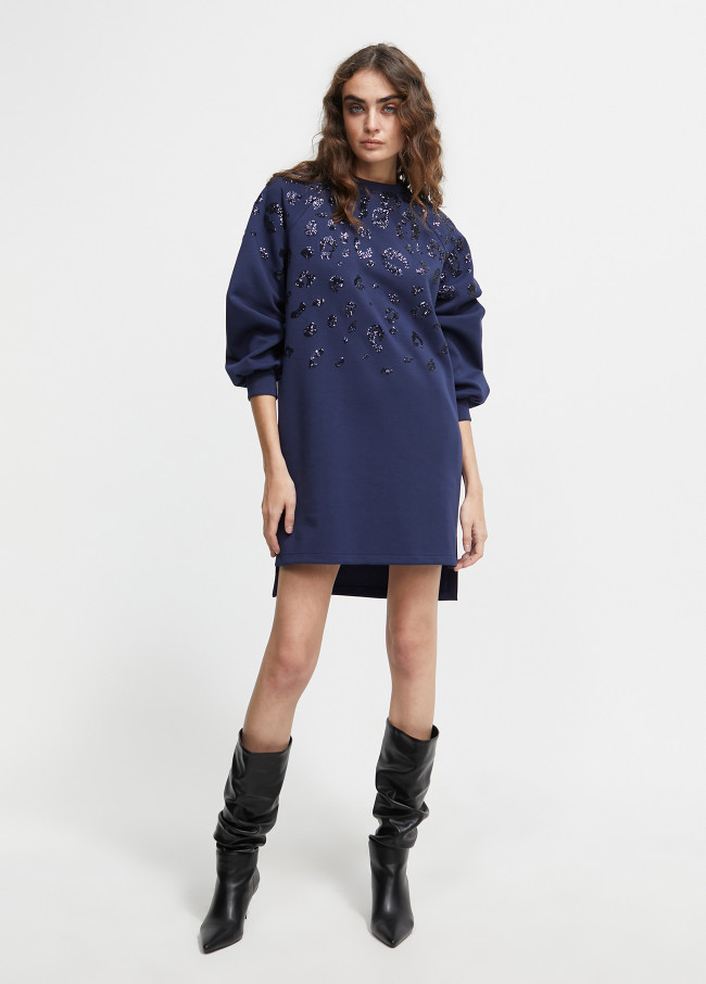 Vestido com pormenor de lantejoulas