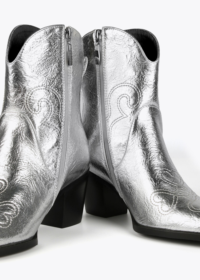 Botín estilo cowboy