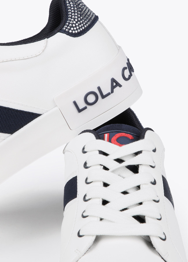 Sneaker con piedras brillantes