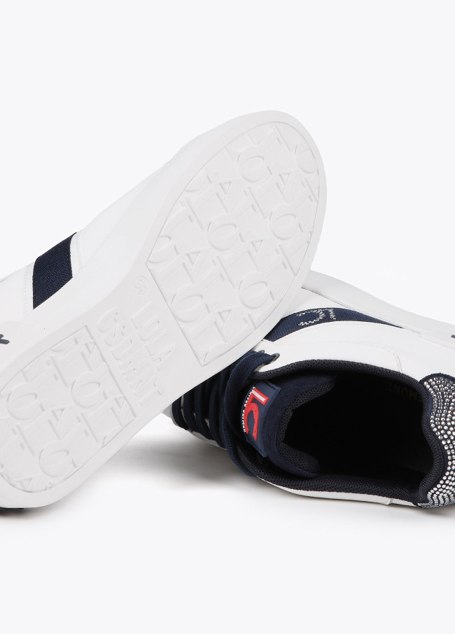 Sneaker con piedras brillantes