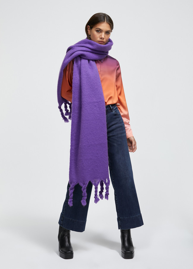 Scarf with braided fringing