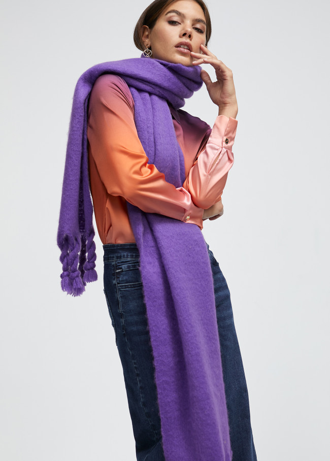 Scarf with braided fringing