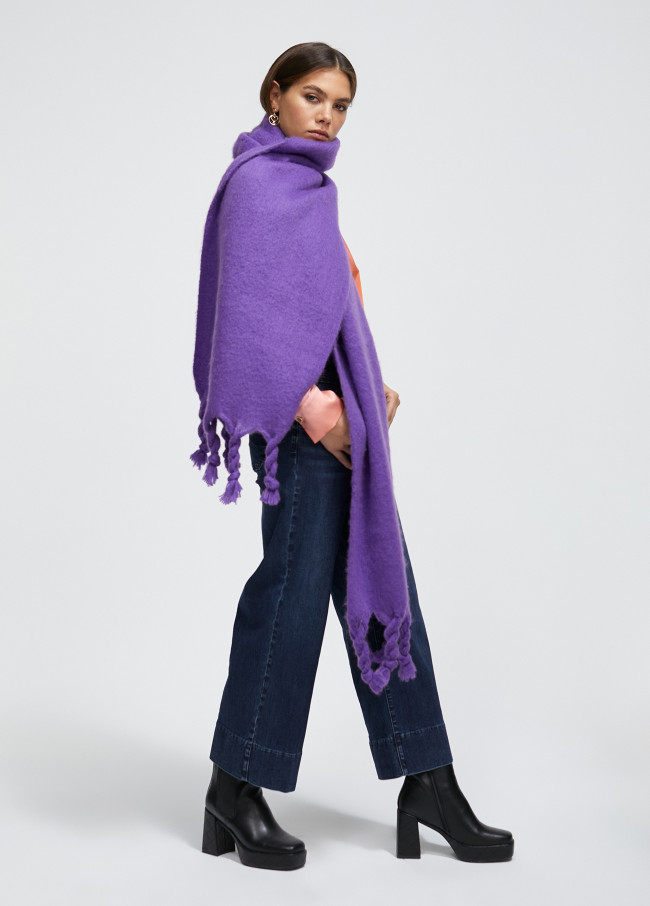 Scarf with braided fringing