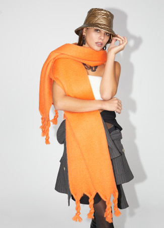 Scarf with braided fringing