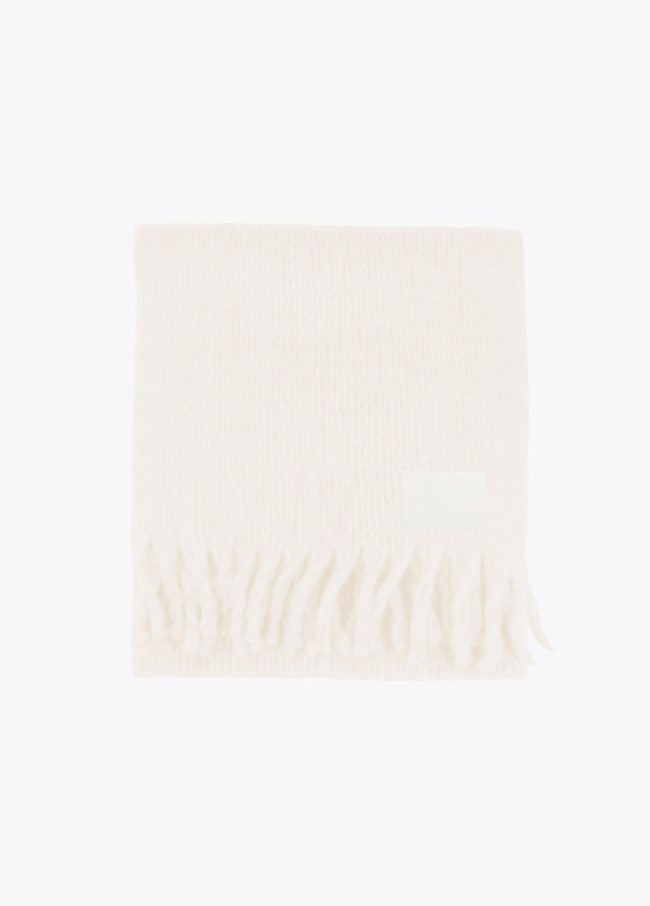 Scarf with fringing