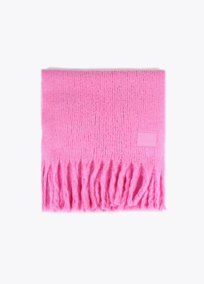 Scarf with fringing