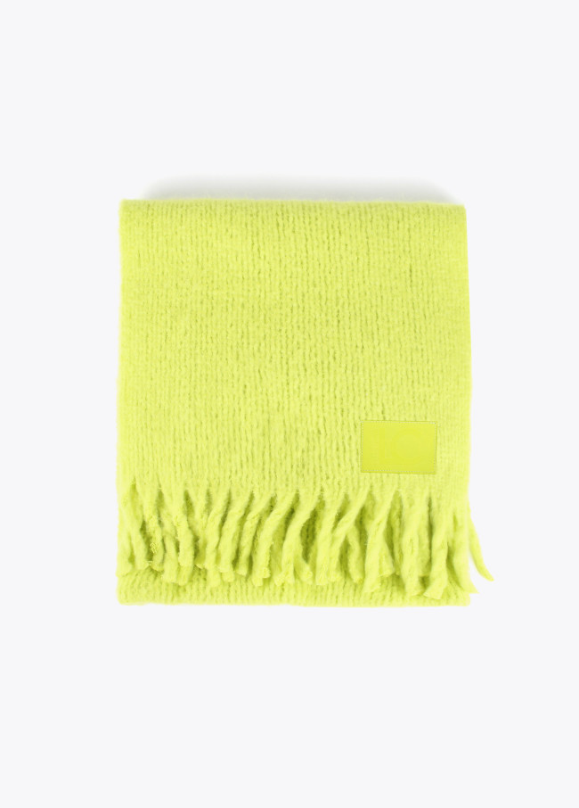 Scarf with fringing