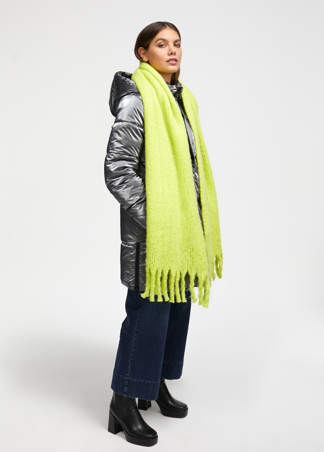 Scarf with fringing