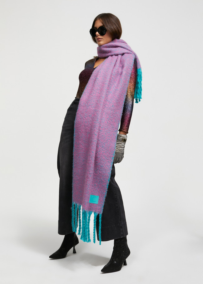 Two-tone scarf with fringing