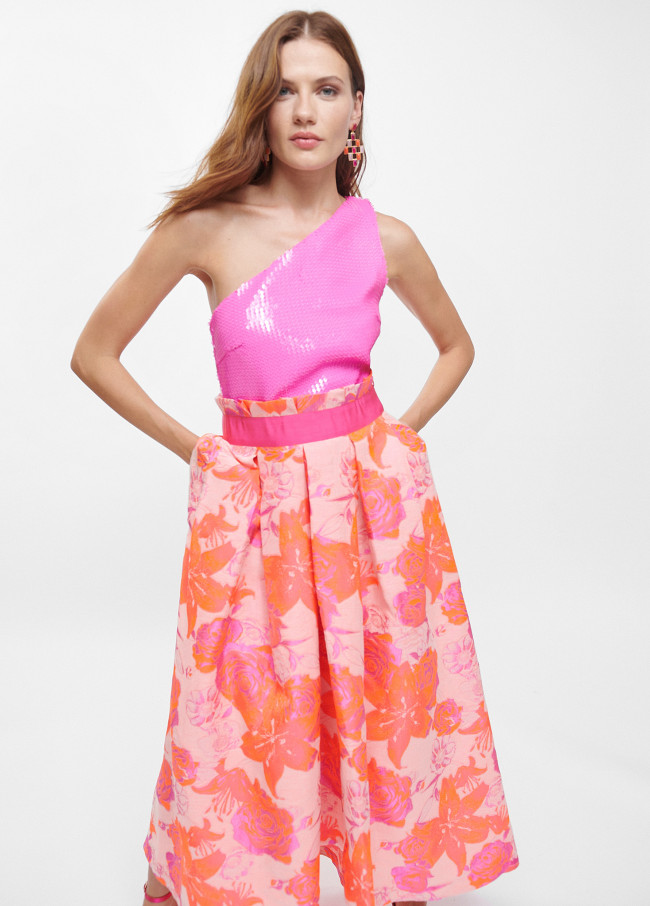 Sequinned top with one open shoulder