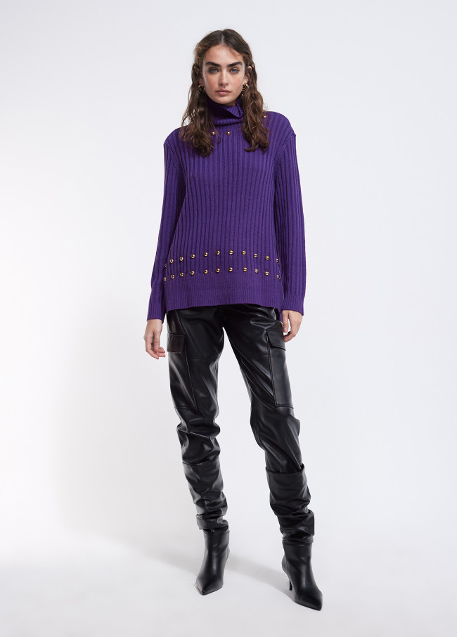 Pull col montant avec clous