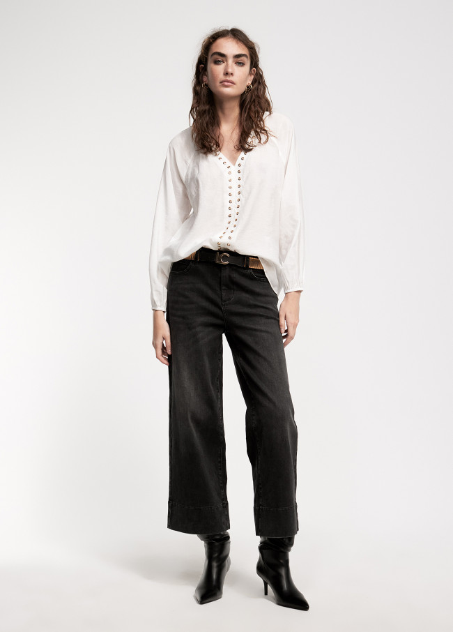 Blusa com pormenor de eyelets