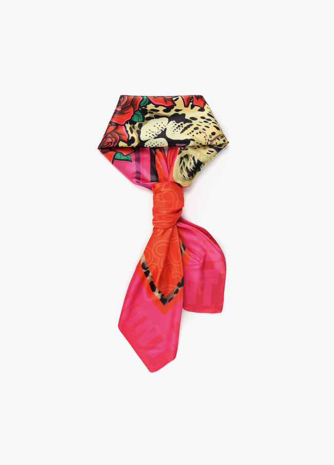 Foulard léopard et fleurs