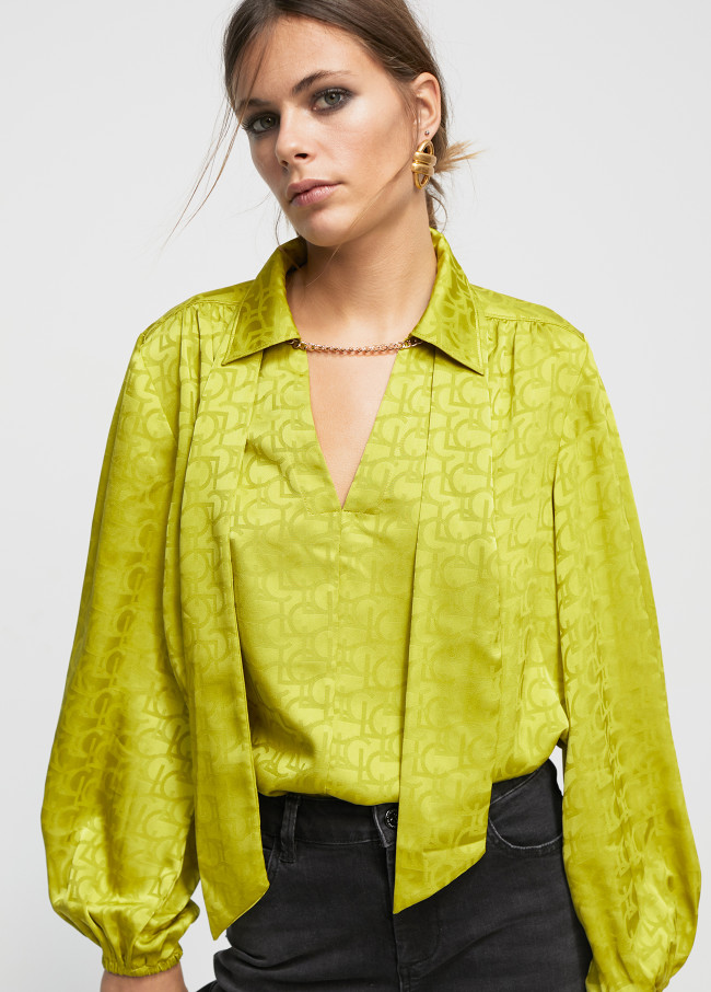 Blusa con lazo