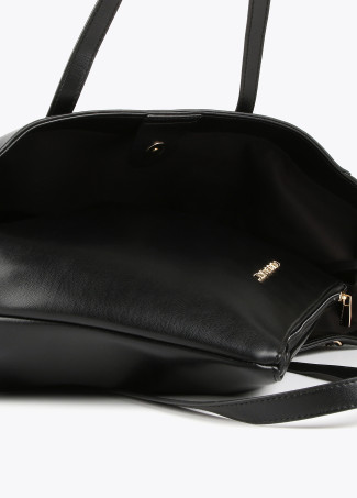 Tote Bag com detalhe de correntes