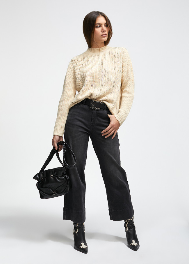 Crossbody bag with braided strap