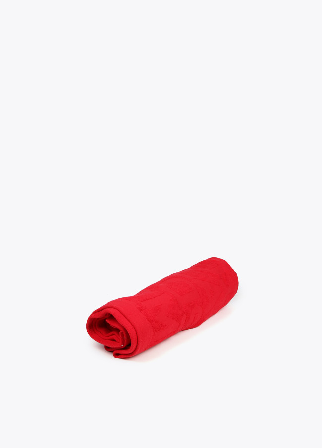 Toalla baño color rojo Lola Casademunt.