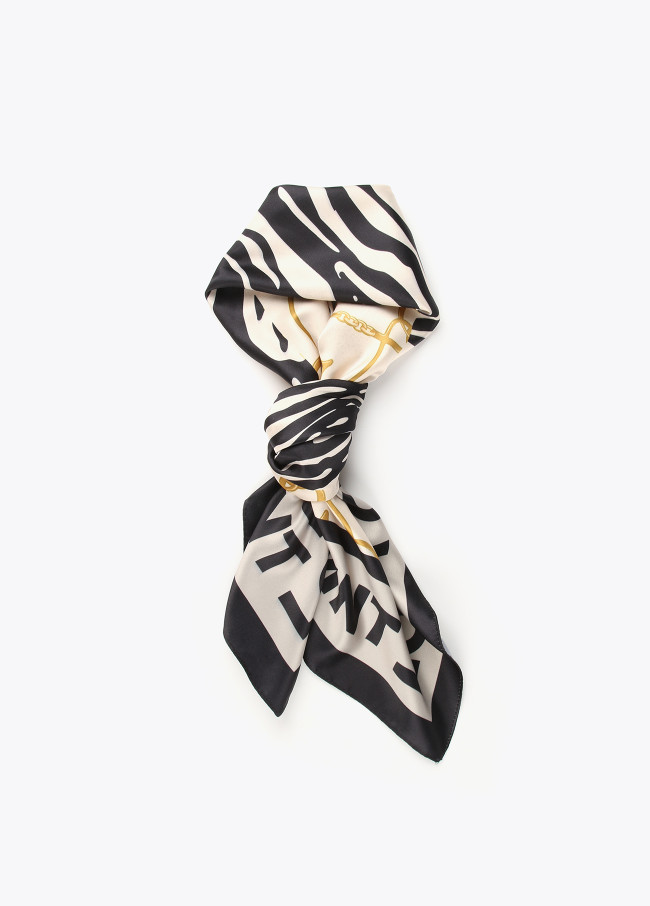 Foulard satiné motif animal et cœurs